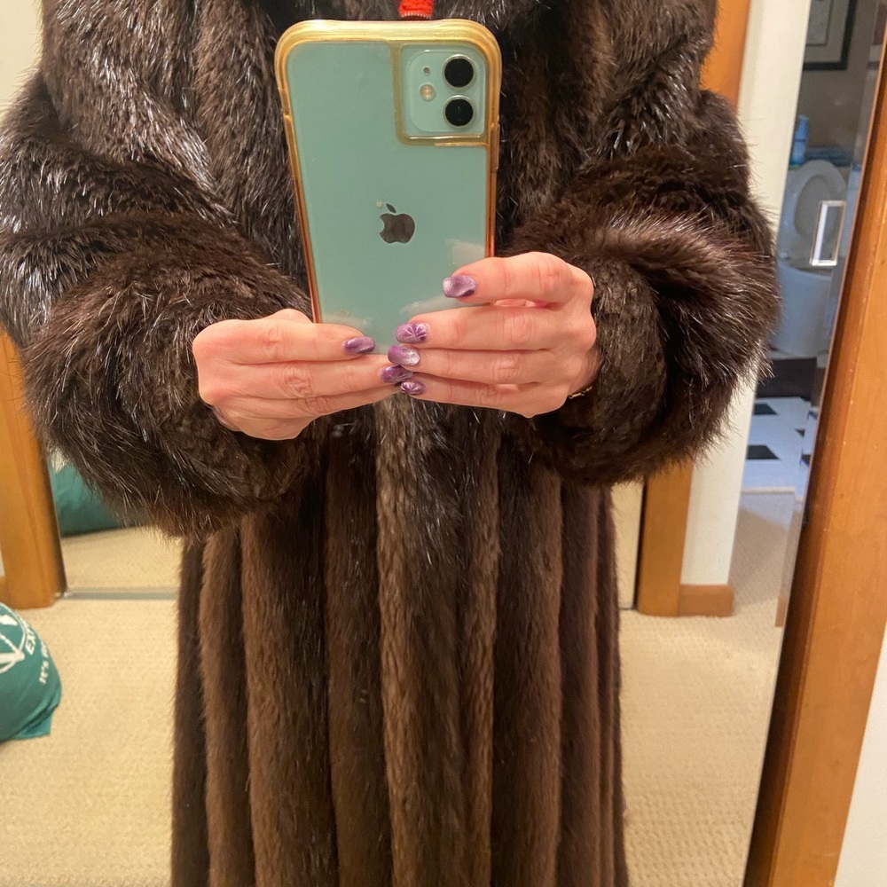Vintage Full Length Beaver Fur Coat Color Ebony Size Small in perfect condition! - Picture 15 of 15